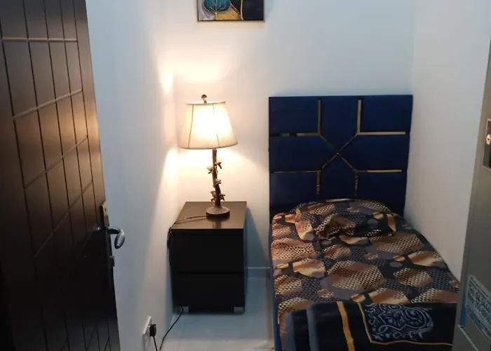 Elite Space Partition Room In Dubai Very Near Union And Banyas Metro - Creek - Gold Souq